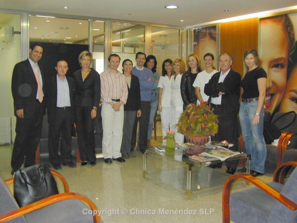 con compan╠âeros tras reforma